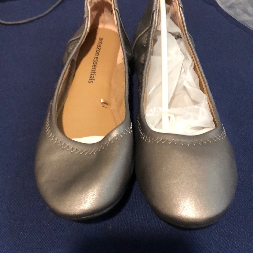 Amazon essentials Women's Belice Ballet Flat metallic silver NWOT size 8